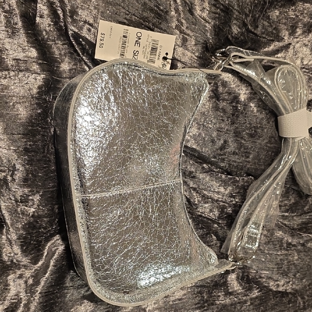 Chic Silver Shoulder Bag - Picture 2 of 5
